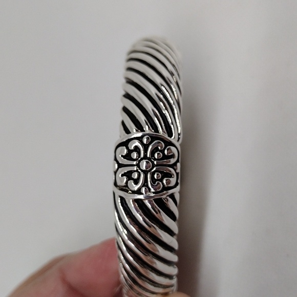 Bali-Style Swirl Stretch Bangle with Antiqued-Finished Silver - Picture 4 of 4